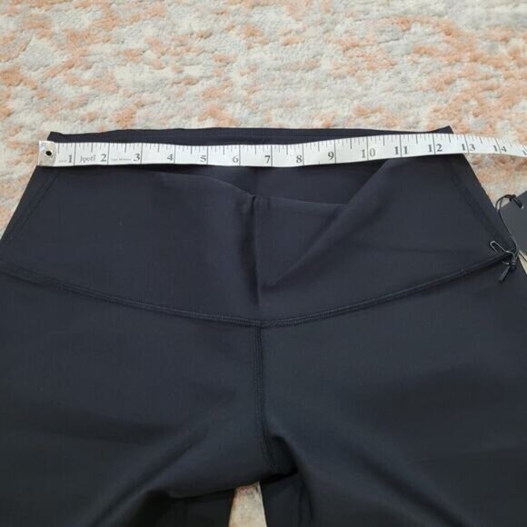 Karma Mercedes Short in Black - Size Large - Picture 3 of 8